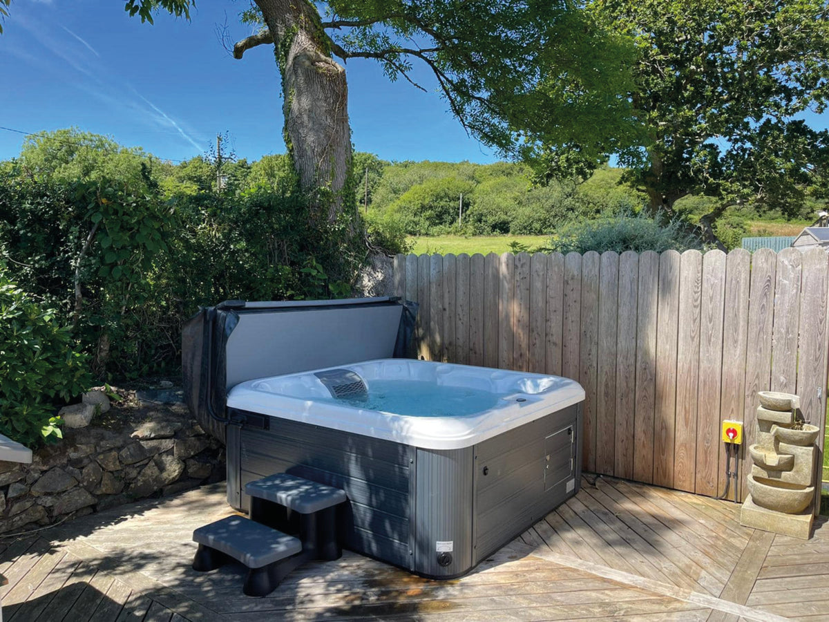 Platinum Spas Vacation Social Hot Tub