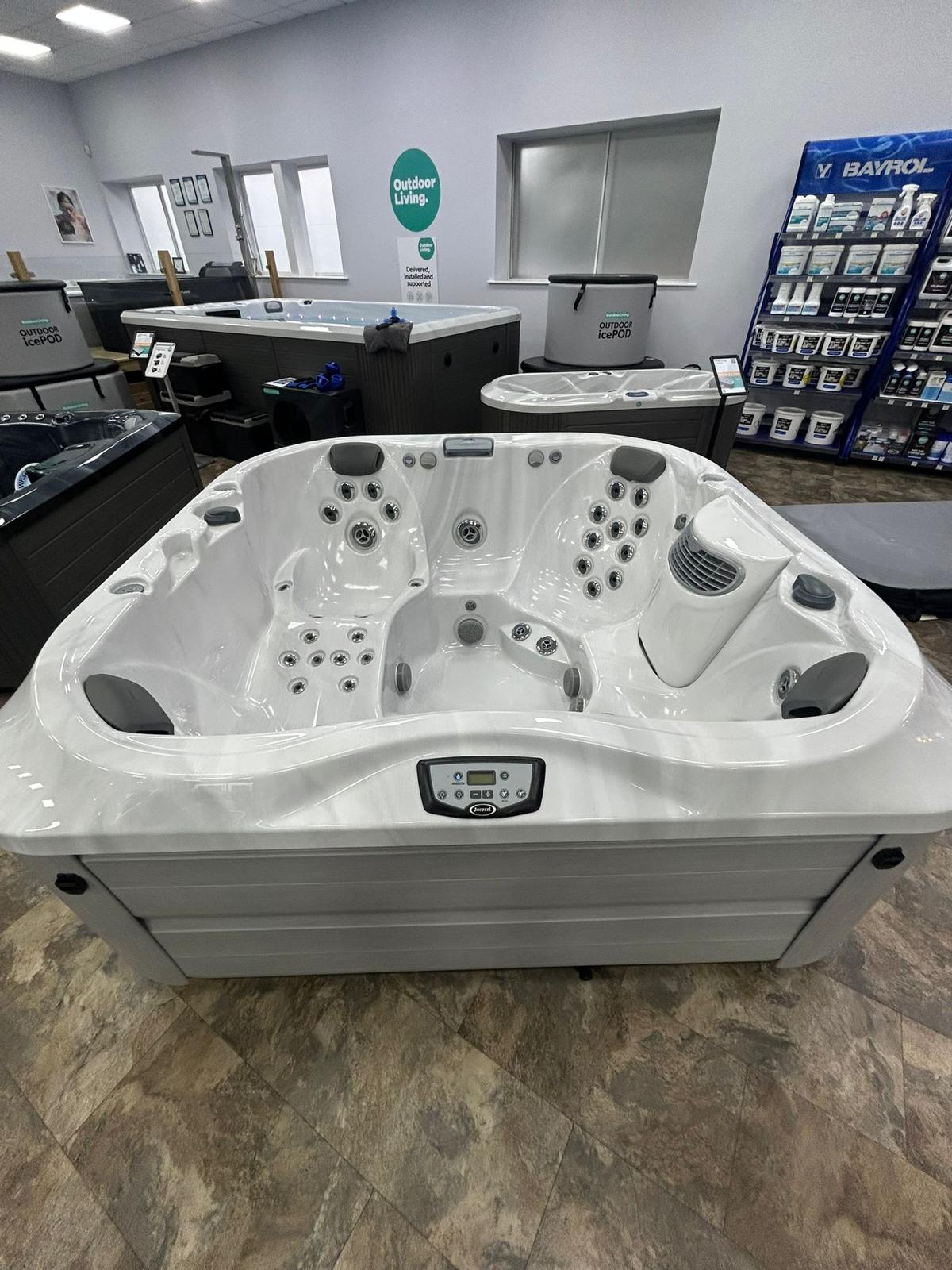 Jacuzzi® J335 Hot Tub