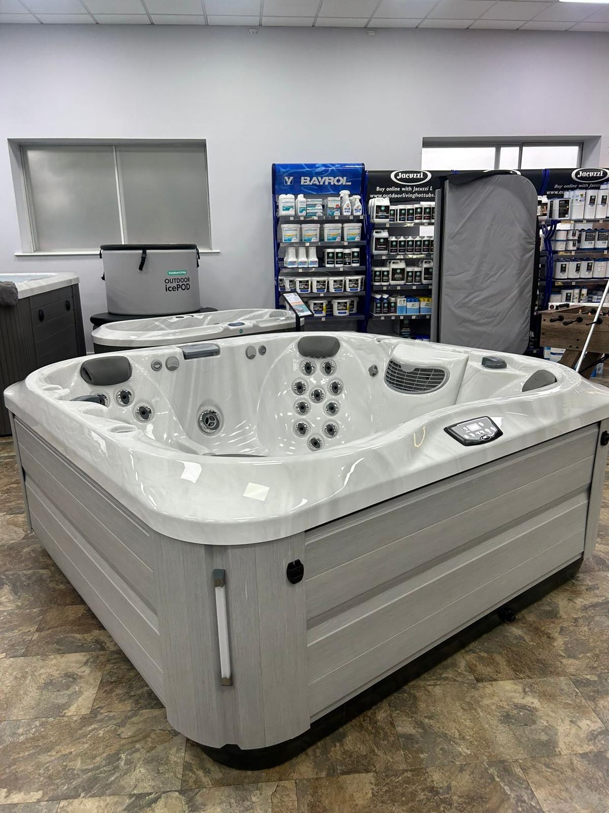 Jacuzzi® J335 Hot Tub