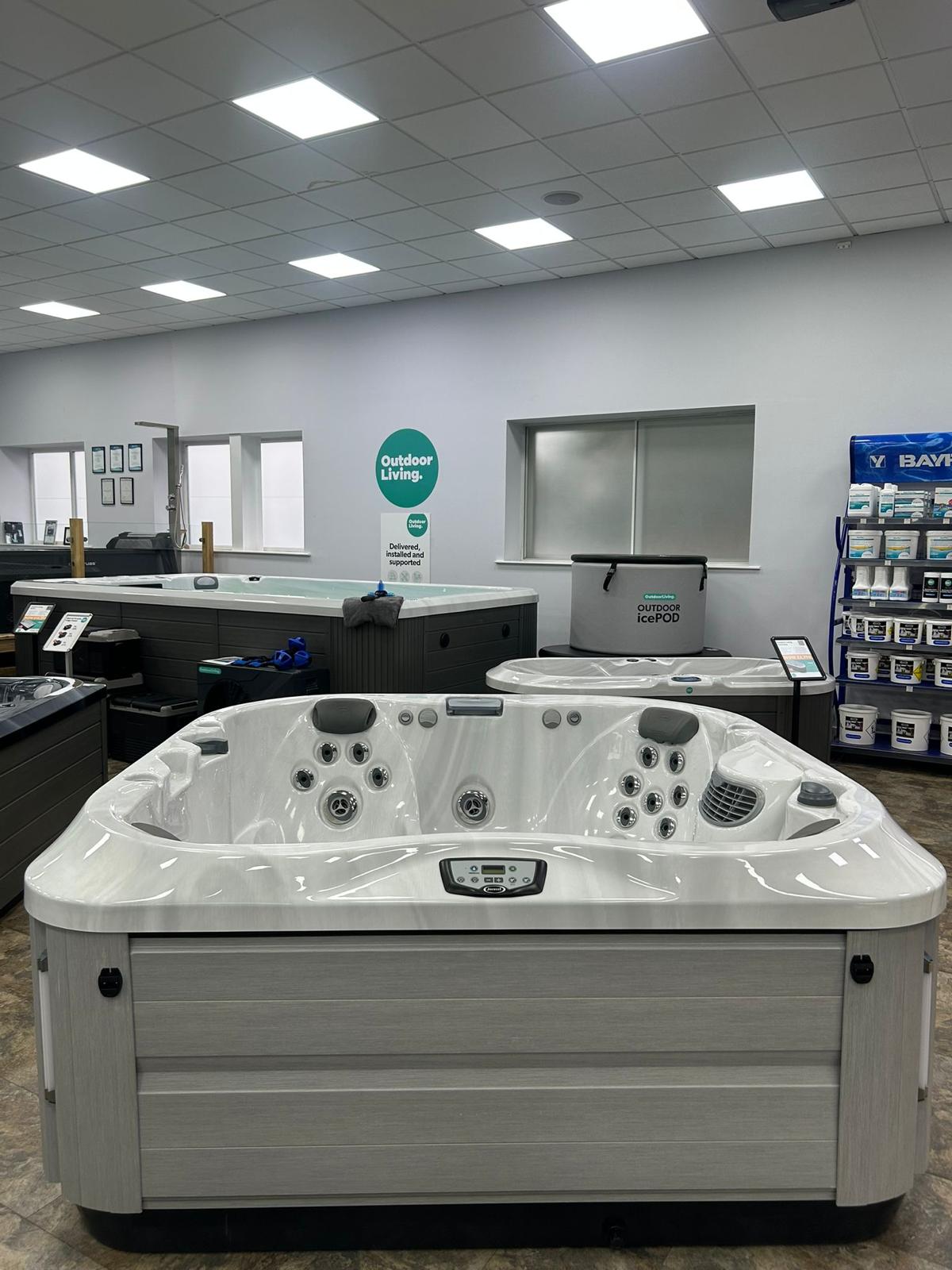 Jacuzzi® J335 Hot Tub