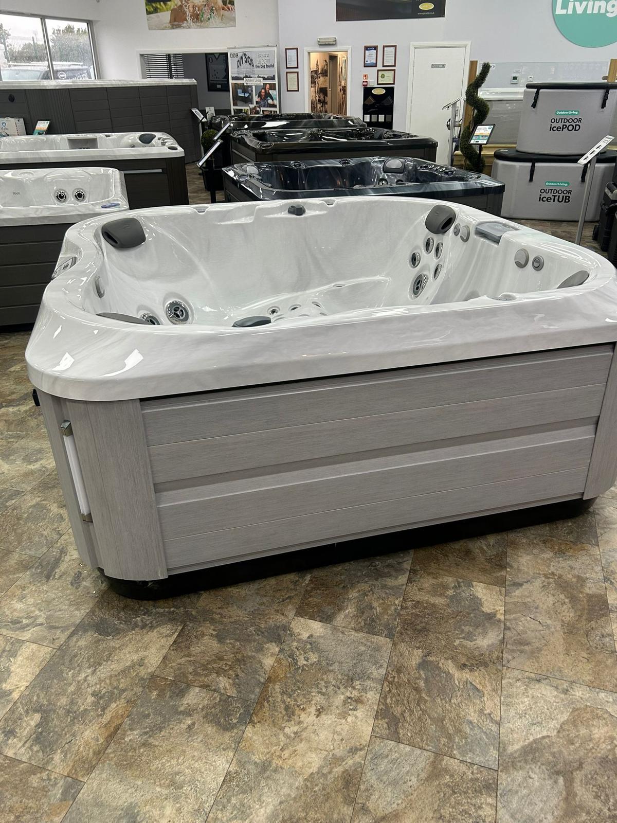 Jacuzzi® J335 Hot Tub