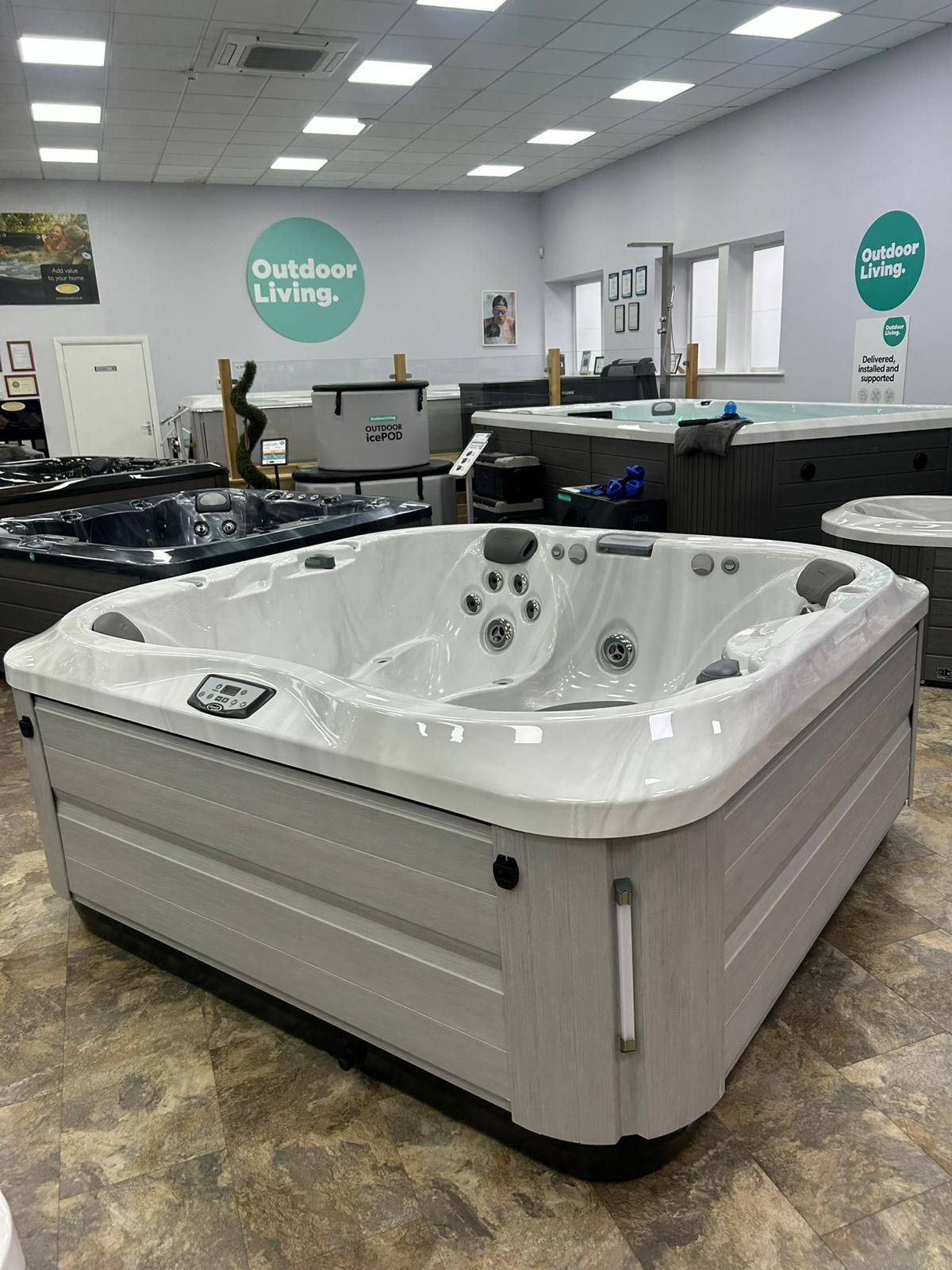Jacuzzi® J335 Hot Tub
