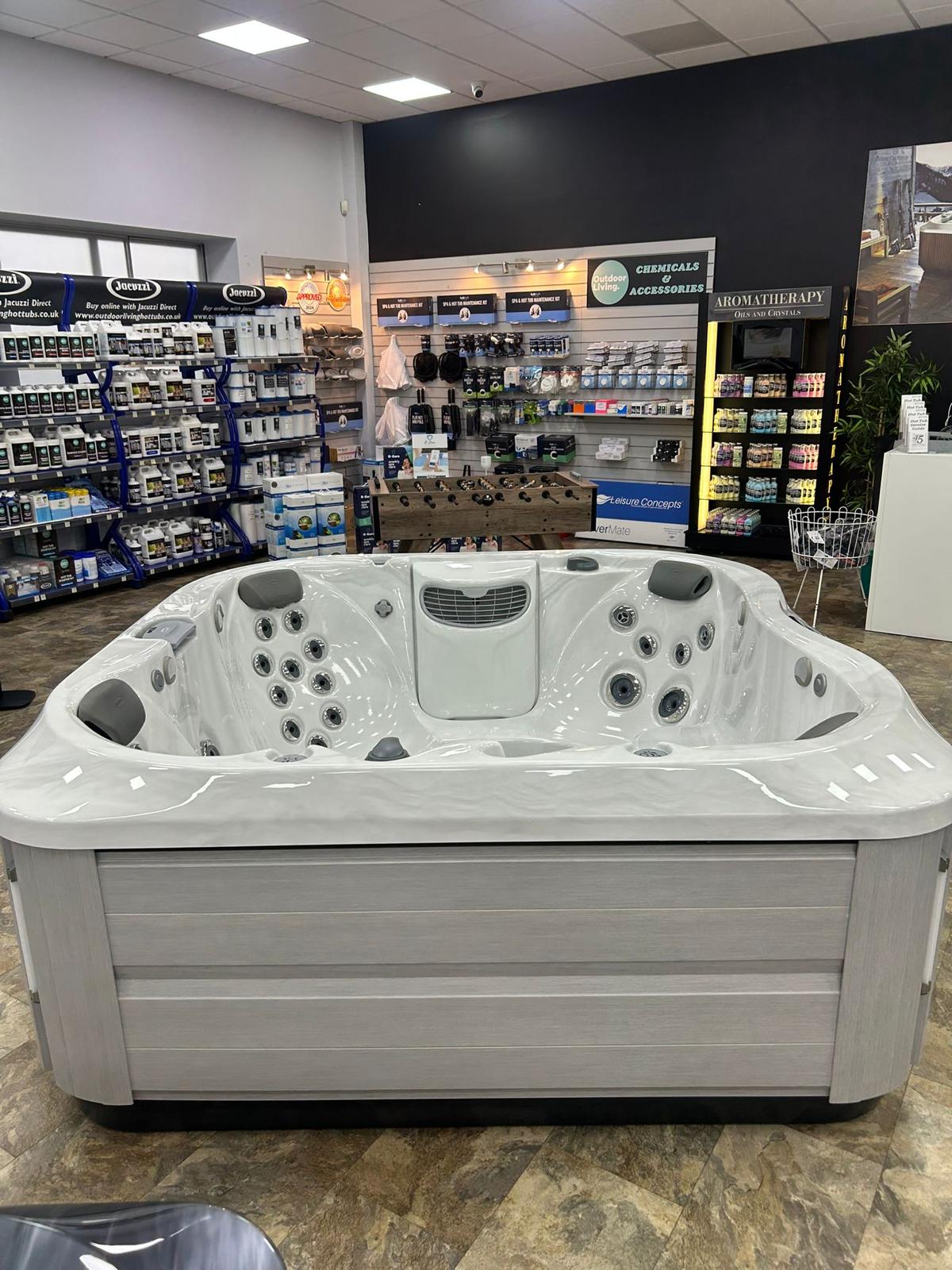 Jacuzzi® J335 Hot Tub