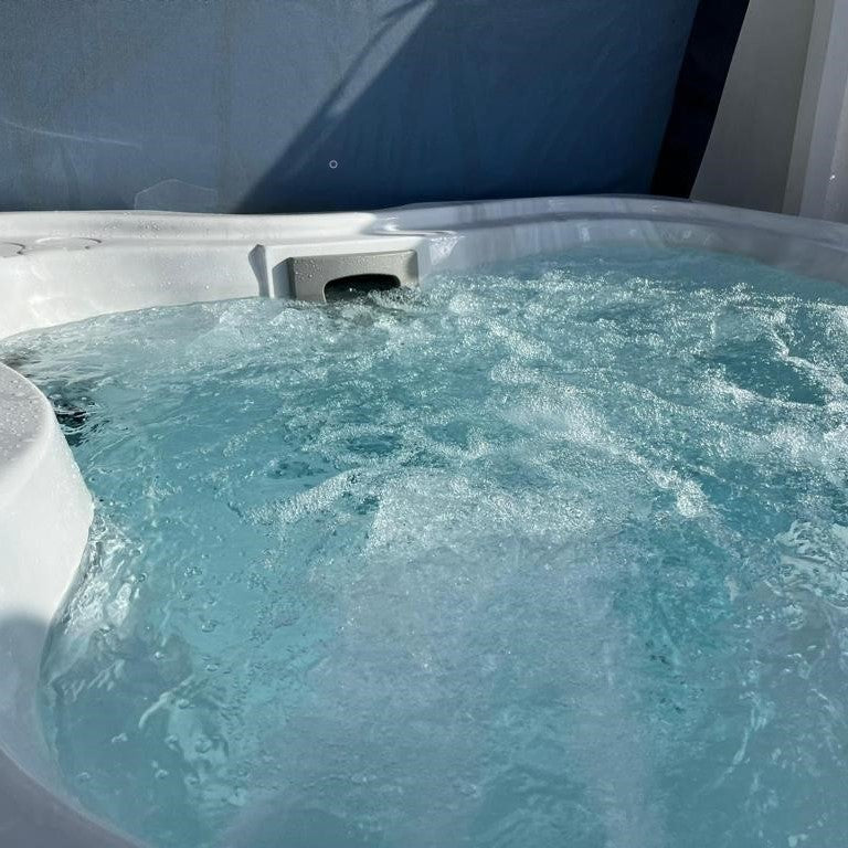 Jacuzzi® Lodge™M Hot Tub