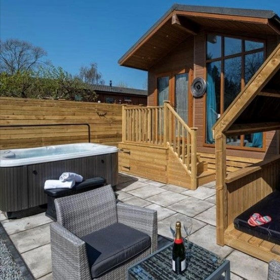 Jacuzzi® Lodge™M Hot Tub